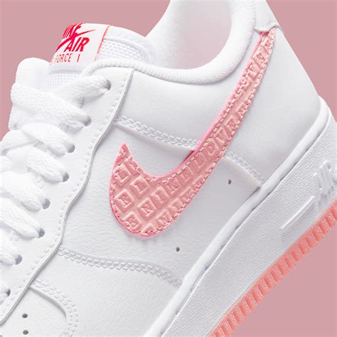 nike air forces valentines 2022